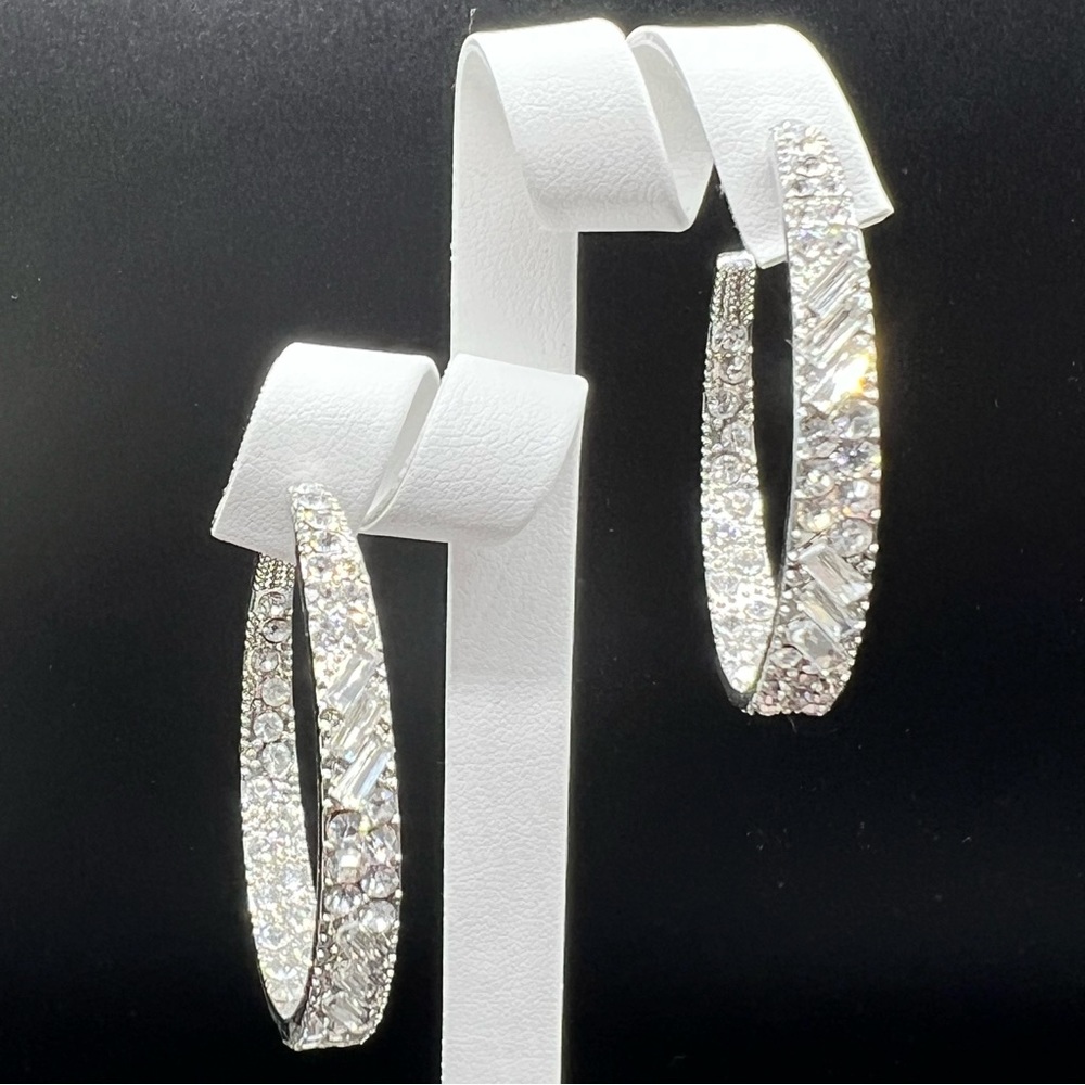NWOT Statement Ring and Rhinestone Earrings Bundle 2 Piece Bundle - Picture 7 of 8